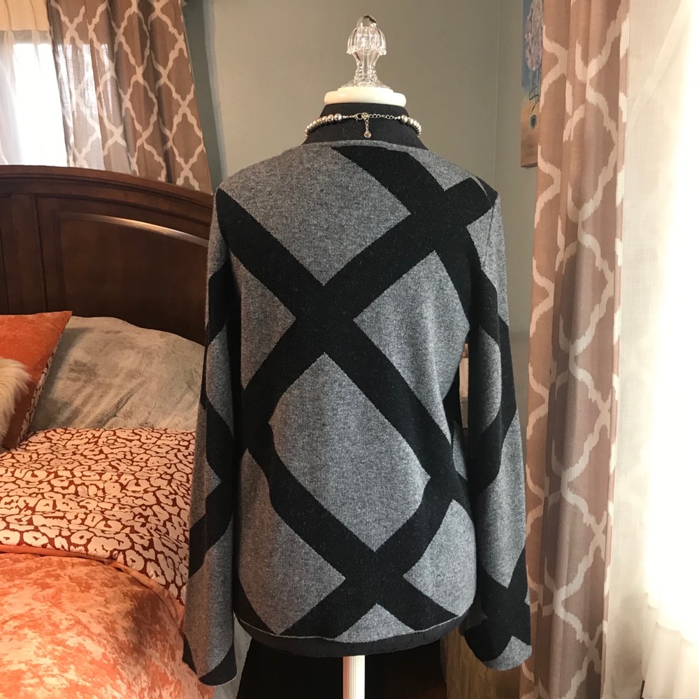 Ann Taylor ⚜️ Grey & Black Design Sweater - Picture 5 of 7